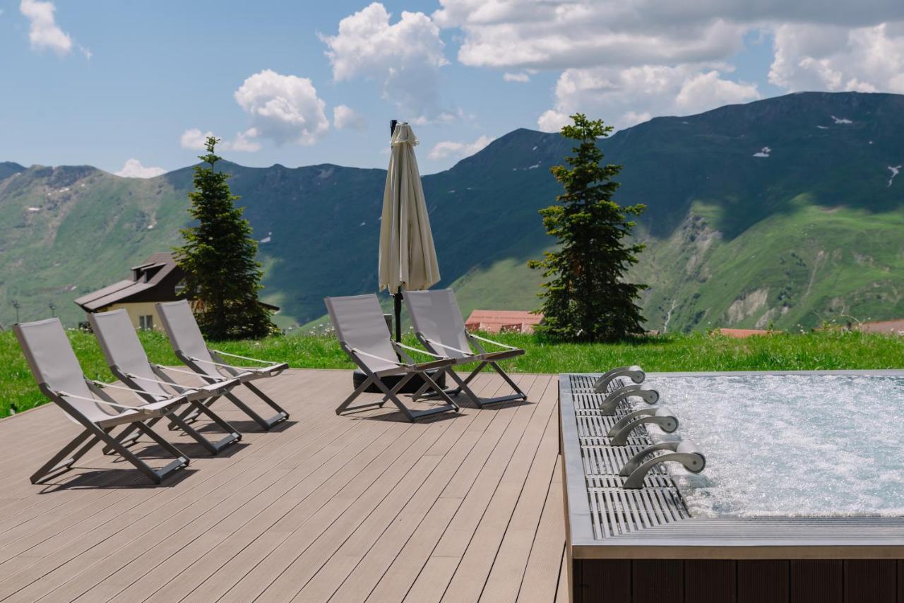Gudauri Lodge Exterior foto Composite wood